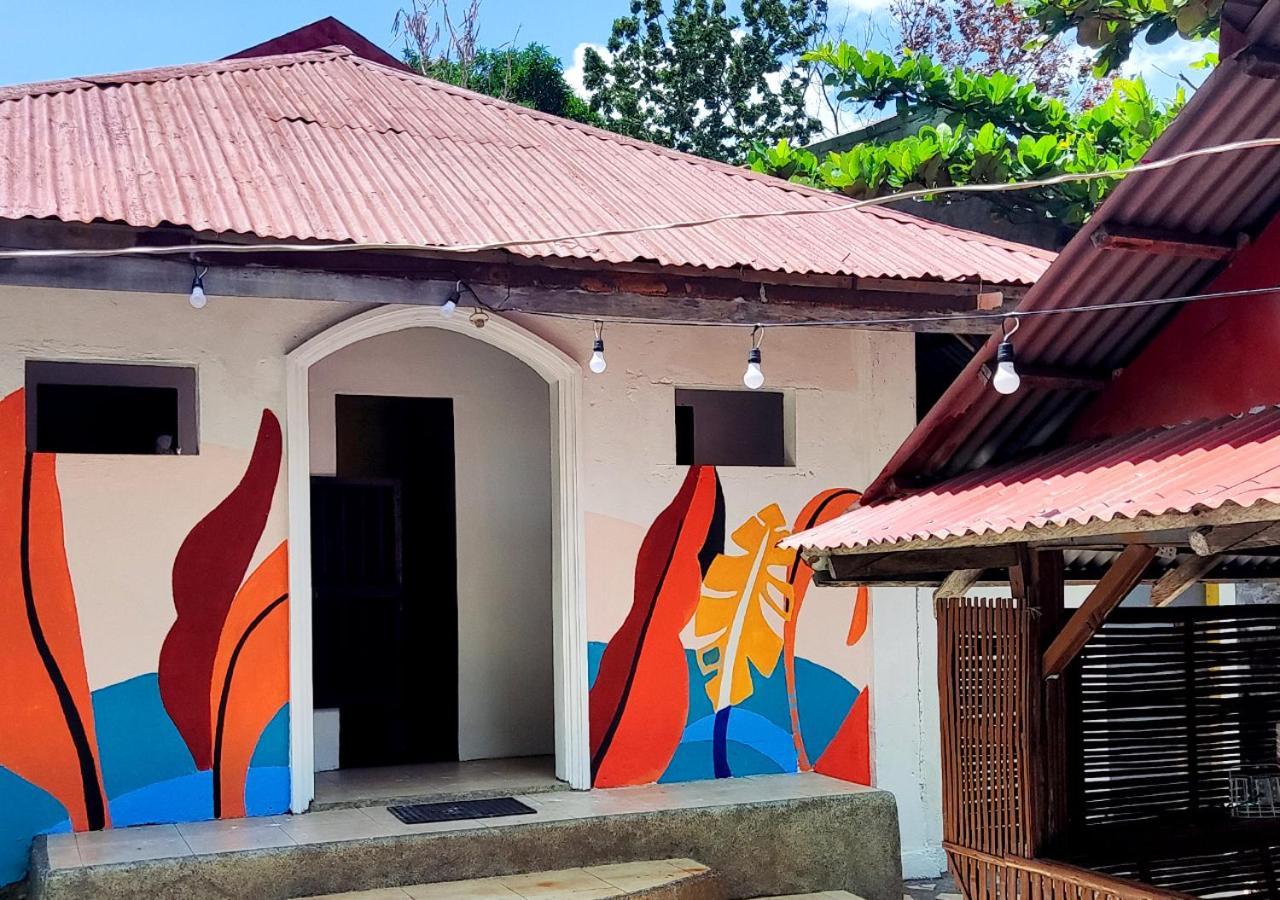 Leynes Taal Lake Resort And Hostel Tanauan  المظهر الخارجي الصورة